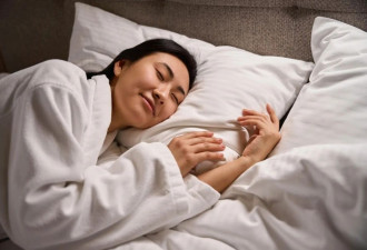 晨洗还是夜浴？微生物学家给出标准答案