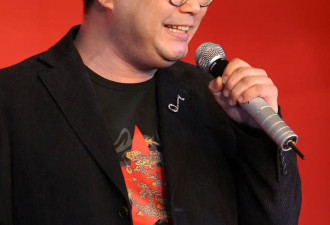尹相杰现状：靠接商演生活，身形消瘦判若两人，和小妻子很恩爱