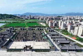 "潮汕天价违建"曾被政府贴封条 建设方拆门施工