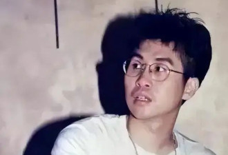 64岁郑智化现状：出行全靠轮椅，妻子对他不离不弃，26岁女儿好美