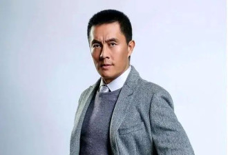 老戏骨常戎现状：62岁肌肉发达，热衷下厨，45岁妻子风韵犹存