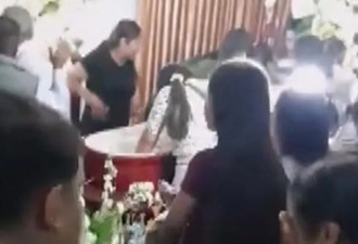 守灵仪式上棺材动起来 家属目睹“死者复活”