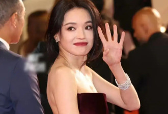 49岁舒淇状态太牛！戛纳生图吊打00花，跟周冬雨李庚希同框赢麻了
