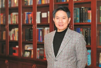 中国75岁百亿霸总大秀肌肉 冲上热搜