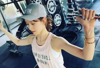 “奶茶妹妹”章泽天罕晒健身照！素颜皮肤白里透红美爆了