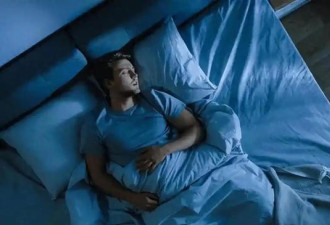 不少人被8小时睡眠论忽悠了 其实…