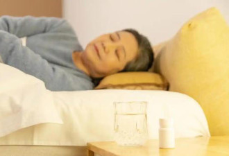 不少人被8小时睡眠论忽悠了 其实…