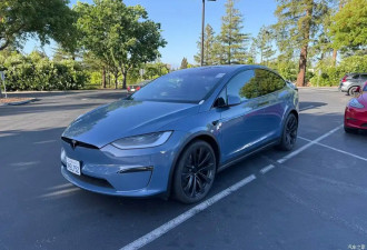 新款特斯拉Model X 采用方向盘转向灯按键设计