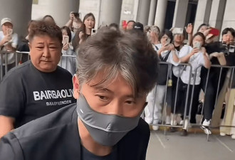 朱媛媛头七！李乃文再度悲痛悼念，唐旭揽其肩膀安慰