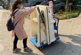 职业助浴师:上门洗澡 月入五万 不丢人
