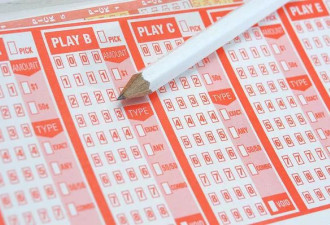 整理抽屉发现3张旧彩券,夫妻好奇一扫"其中一张中100万"
