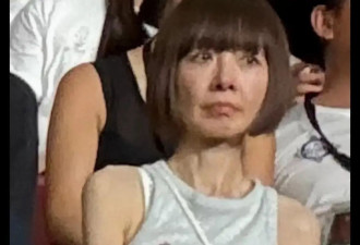 54岁鲁豫新加坡素颜看演唱会 胖了后气质变好了