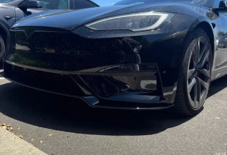 新款特斯拉Model S Plaid实车 依旧采用屏幕换挡