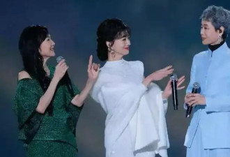 赵雅芝演唱会上爆哭：感谢你们让白娘子活了三十年