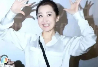 56岁许晴同框42岁车晓 媚态美与气质美的差距...