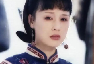 她因太美被导演“据为己有”，同居27年无名无分无子女