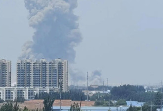 山东高密化工车间爆炸，一公里外饭店窗户被震碎