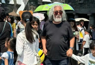 74岁张纪中当街黑脸训斥杜星霖，宠妻人设翻车...