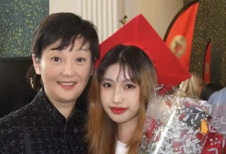 57岁徐帆与女儿罕见同框！母女美如姐妹花