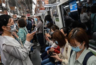 中国多地上调地铁票价 引发争议