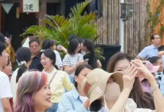 70岁林青霞在江西，穿着时尚与好友谢娜罕见同框