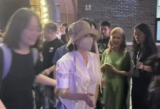 70岁林青霞在江西，穿着时尚与好友谢娜罕见同框