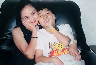 她是知名编剧,是韩美林的第四任妻子,54岁再做妈