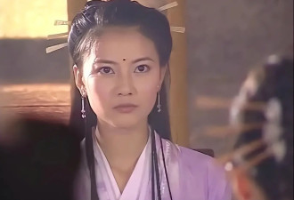 45岁高圆圆戛纳红毯获奖，自知的她，活成了娱乐圈的“人间清醒”
