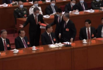 习突提胡锦涛临别赠言 中国政治面临关键时刻