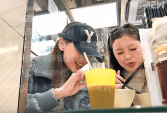 Angelababy与闺蜜香港逛街！穿露脐装赘肉明显