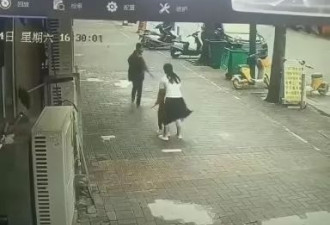 实拍：女人贩子光天化日当街抢孩子 家长急追…