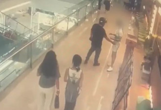 店员迎客时疑被路过男子骚扰，店长做了这件事