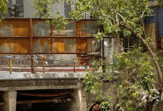 菲“下水道美人鱼”面露诡异微笑 牵出“鼹鼠人”社区