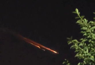 山东多地夜空现不明飞行物,目击者称一大带小很亮