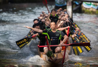 端午龙舟练习时：“宁愿撞船，也不能比别人慢！训练支出上万”