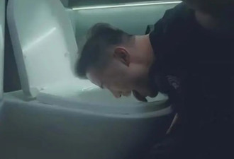 重口味！香港知名男星拍视频为流量舔马桶盖