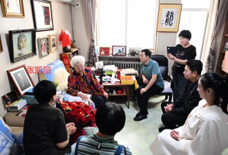张凯丽探访97岁田华 老破小杂物堆积如山