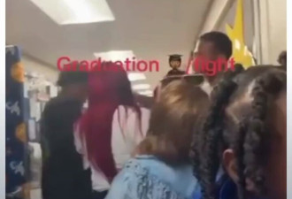 美幼儿园毕业礼家长突群殴 孩子惊恐尖叫“快停手”