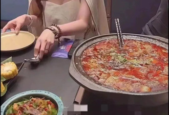 麻六记开业大典：老板娘小梅撞脸baby