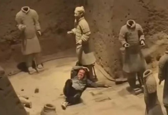 西安：男子突然跳入俑坑 推倒砸坏兵马俑