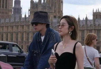 张若昀夫妇国外遛娃，爸爸推平价儿童车接地气