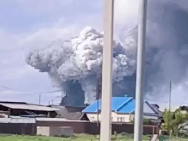 乌克兰无人机狂轰俄机场炸毁俄41架轰炸机_无忧资讯