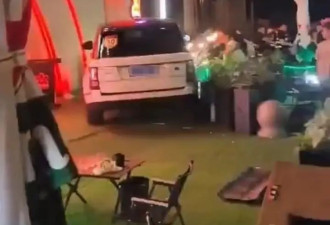 网传太原一辆路虎有冲撞行为，路人纷纷躲避