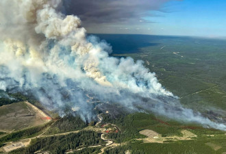 加拿大山火肆虐万人撤离 多间能源公司停产疏散