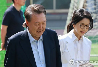 尹锡悦夫妇完成投票，沉默应对记者提问