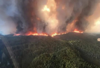 BC省也遭殃! 加拿大山火失控! 浓烟蔽日下2.5万人紧急撤离