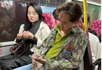 "现代韦小宝"邓兆尊坐公交被偶遇，最穷时只有一亿，拒生子险结扎