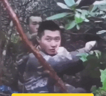 近日曝光！被印军包围，两名落单解放军嘴咬手雷