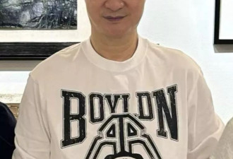 范丞丞74岁爸爸被偶遇，许久没和女儿同框