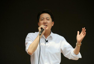 韩国大选惊现最年轻党魁参战 高颜值抢镜